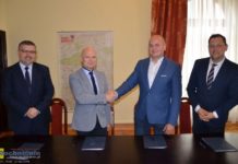 Podpisano umowę. 5 mln zł na przebudowę dróg na południu powiatu bocheńskiego