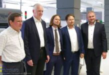 Wicepremier Gowin z wizytą w fabryce grupy Igloo. Spotkał się też z samorządowcami