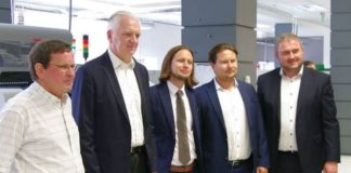 Wicepremier Gowin z wizytą w fabryce grupy Igloo. Spotkał się też z samorządowcami