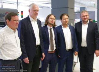 Wicepremier Gowin z wizytą w fabryce grupy Igloo. Spotkał się też z samorządowcami