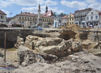 Bochnia. Ruiny ratusza zostaną zasypane. Będzie kostka w obrysie i słupy świetlne