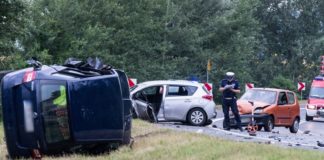 Wypadek tuż za mostem na Rabie. DK94 zablokowana – ZDJĘCIA, WIDEO