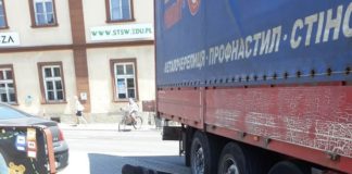 Bochnia. Ciężarówka rozjechała sygnalizator świetlny