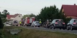 Baczków. 62-latek na skuterze wjechał w VW Golfa