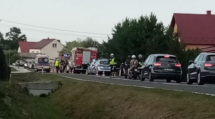 Baczków. 62-latek na skuterze wjechał w VW Golfa