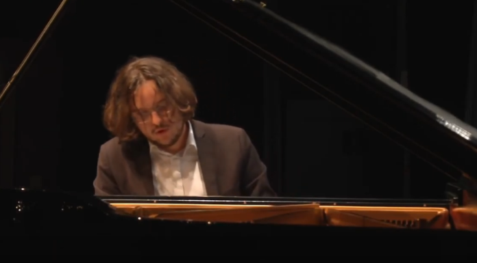 Kolejny sukces pianisty z Bochni. Jakub Kuszlik w Top of The World