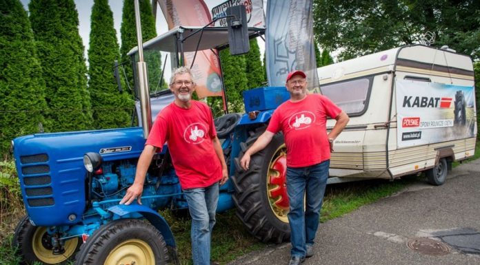 Traktorami dookoła Polski. Niezwykli goście dotarli do Bochni – ZDJĘCIA