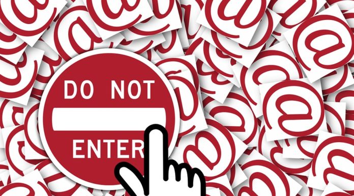 Uwaga na oszustów podszywających się pod ZUS