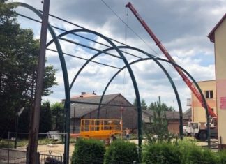 W Dziewinie powstaje namiotowa hala sportowa