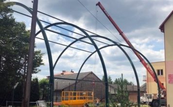 W Dziewinie powstaje namiotowa hala sportowa