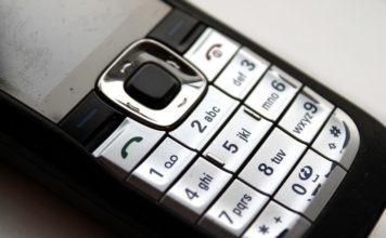 Numery służbowych telefonów komórkowych urzędników będą w internecie?