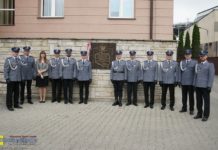 Policja świętuje 100 lat. W Bochni odsłonięto tablicę – ZDJĘCIA