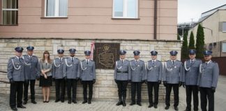 Policja świętuje 100 lat. W Bochni odsłonięto tablicę – ZDJĘCIA