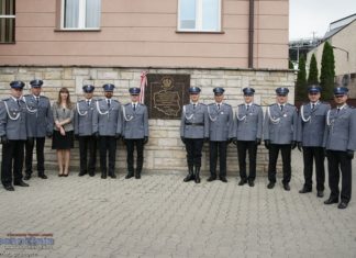 Policja świętuje 100 lat. W Bochni odsłonięto tablicę – ZDJĘCIA