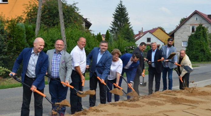 Drwinia. Ruszyła rozbudowa drogi powiatowej. Inwestycja za 3,8 mln zł