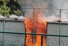 Os. Niepodległości w Bochni. Pożar budynku na „Orliku” – ZDJĘCIA