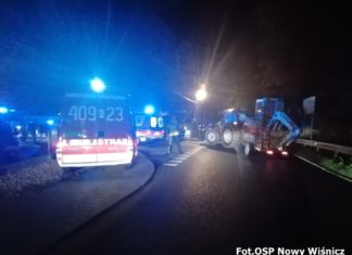 Stary Wiśnicz. Zderzenie skutera z traktorem. Dwóch nastolatków rannych