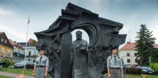 75. rocznica wybuchu Powstania Warszawskiego. „Niech zamilkną na zawsze ci, którzy…” – ZDJĘCIA