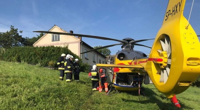 Wypadek w gminie Trzciana: Ciągnik przejechał po 53-latku – ZDJĘCIA
