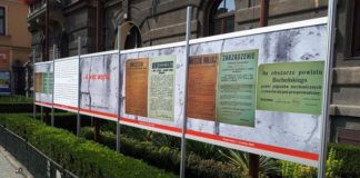 Wrzesień 1939 – wystawa przed budynkiem starostwa