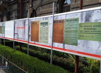 Wrzesień 1939 – wystawa przed budynkiem starostwa