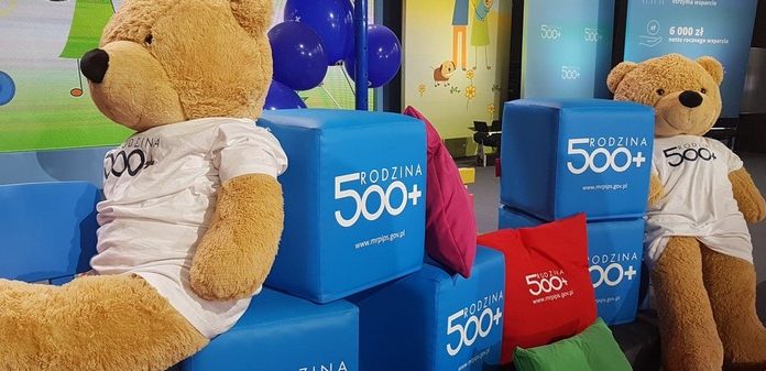 500 plus w Bochni: Wpłynęły już wnioski na prawie 4 tys. dzieci
