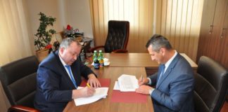 Gmina Rzezawa. Umowa na budowę sali gimnastycznej w Krzeczowie podpisana – WIZUALIZACJE