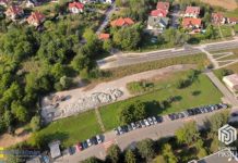 Os. Niepodległości. Tymczasowy parking na boiskach przy KN-2