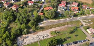 Os. Niepodległości. Tymczasowy parking na boiskach przy KN-2