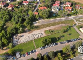 Os. Niepodległości. Tymczasowy parking na boiskach przy KN-2