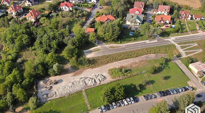 Os. Niepodległości. Tymczasowy parking na boiskach przy KN-2