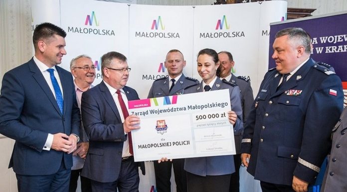 500 tys. zł dla policji na zakup smartfonów dla dzielnicowych