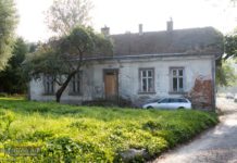 Parkingi. Rozbiórka domu przy ul. Sądeckiej jednak nie w tym roku? Oferty za wysokie