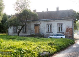 Parkingi. Rozbiórka domu przy ul. Sądeckiej jednak nie w tym roku? Oferty za wysokie