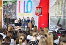 Nowy rok szkolny. Dyrektor I LO powitała uczniów w „liceum nocnej zmiany” – ZDJĘCIA