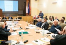 Gmina Bochnia. Lizusowski wierszyk z „Misia” cytowany na sesji rady gminy