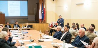 Gmina Bochnia. Lizusowski wierszyk z „Misia” cytowany na sesji rady gminy