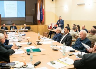 Gmina Bochnia. Lizusowski wierszyk z „Misia” cytowany na sesji rady gminy