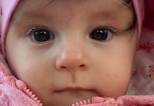 Czy mała Oliwka usłyszy głos rodziców? Zrzutka na aparat słuchowy i rehabilitację