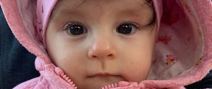 Czy mała Oliwka usłyszy głos rodziców? Zrzutka na aparat słuchowy i rehabilitację