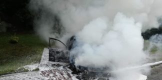 Pożar audi na drodze w Lipnicy