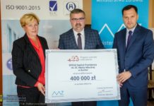 Nowoczesne karetki dla szpitali w Bochni i Brzesku. Podpisano umowy