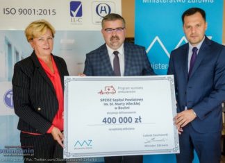 Nowoczesne karetki dla szpitali w Bochni i Brzesku. Podpisano umowy