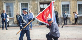 Brzeska policja otrzymała sztandar jako wyraz społecznego uznania – ZDJĘCIA