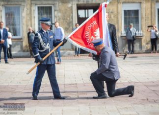 Brzeska policja otrzymała sztandar jako wyraz społecznego uznania – ZDJĘCIA
