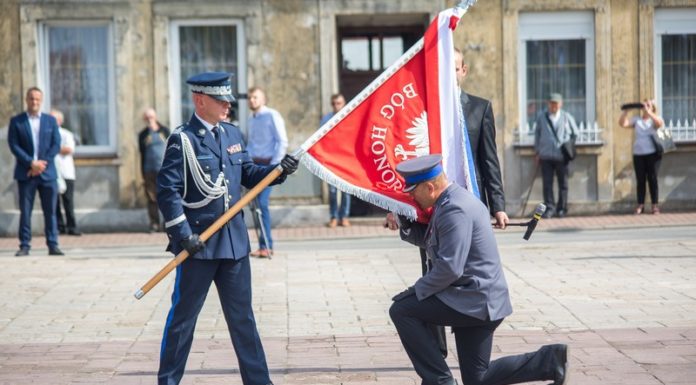 Brzeska policja otrzymała sztandar jako wyraz społecznego uznania – ZDJĘCIA