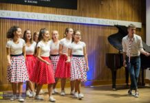 Bochnia. Młodzi artyści zaśpiewali największe przeboje zespołu ABBA – ZDJĘCIA