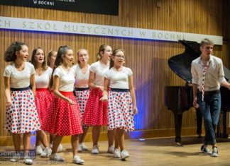 Bochnia. Młodzi artyści zaśpiewali największe przeboje zespołu ABBA – ZDJĘCIA