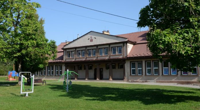 Szkoła w Brzeźnicy zyska salę sportową? Gmina szuka projektanta