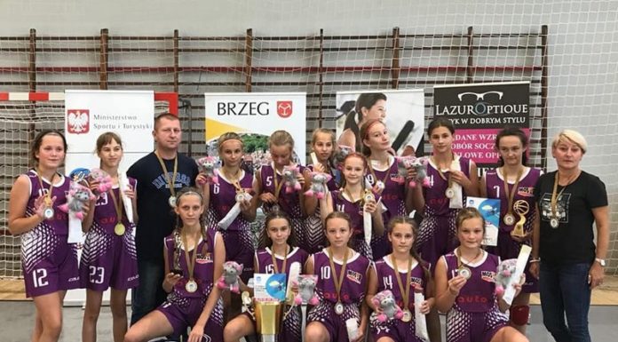Koszykówka: Zespół U13 MOSiR Bochnia wygrał turniej w Brzegu